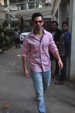 Varun Dhawan snapped in Mumbai on 25th Nov 2014